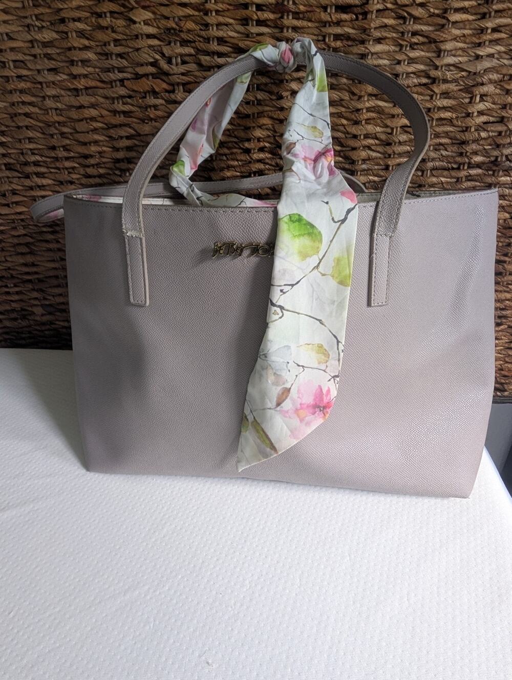 Betsey Johnson Large Light Gray Tote Bag Purse With Matching Scarf, Luxury